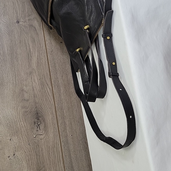 Fossil Flap Front Black Leather Crossbody Shoulder Bag - Picture 6 of 16